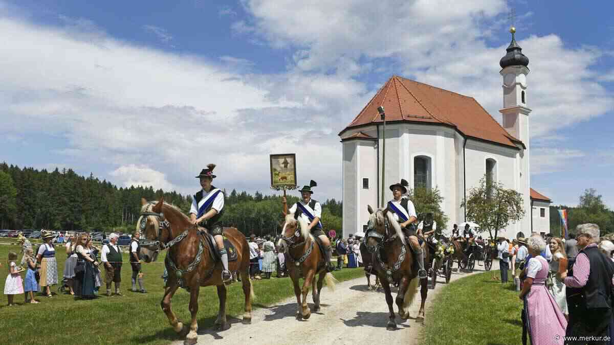 Hunderte Zuschauer bei Leonhardi-Wallfahrt in Dietramszell – „Richtig schee war‘s“