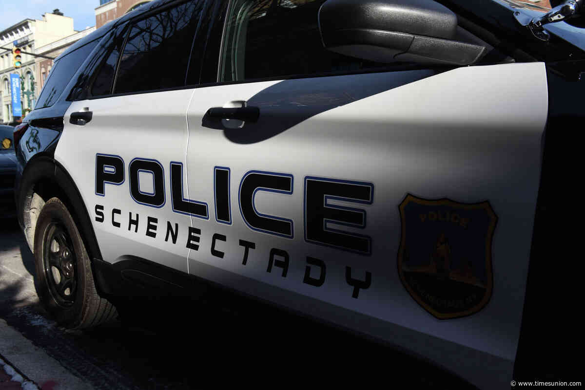 Man dies after crashing into building on Schenectady's State Street