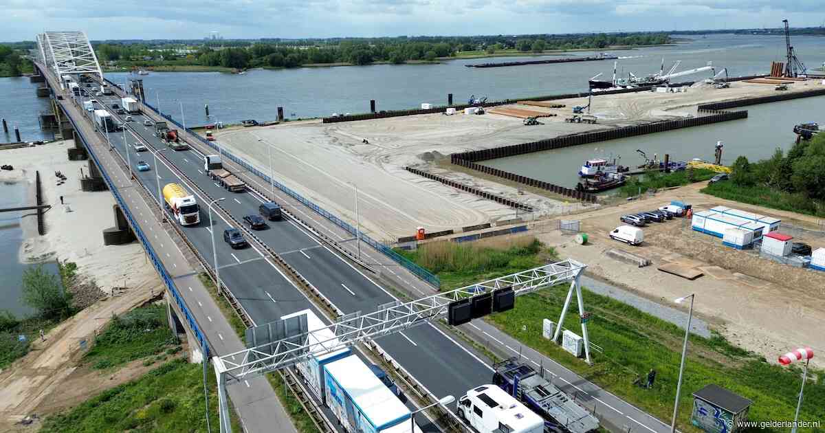 Vrachtverkeer kan mogelijk tot einde van de zomer niet over Merwedebrug rijden