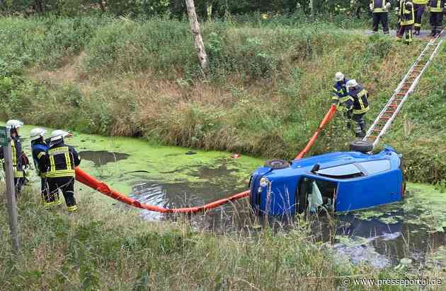 FW-ROW: PKW stürzt in den Oste-Hamme-Kanal - Fahrer bleibt unverletzt