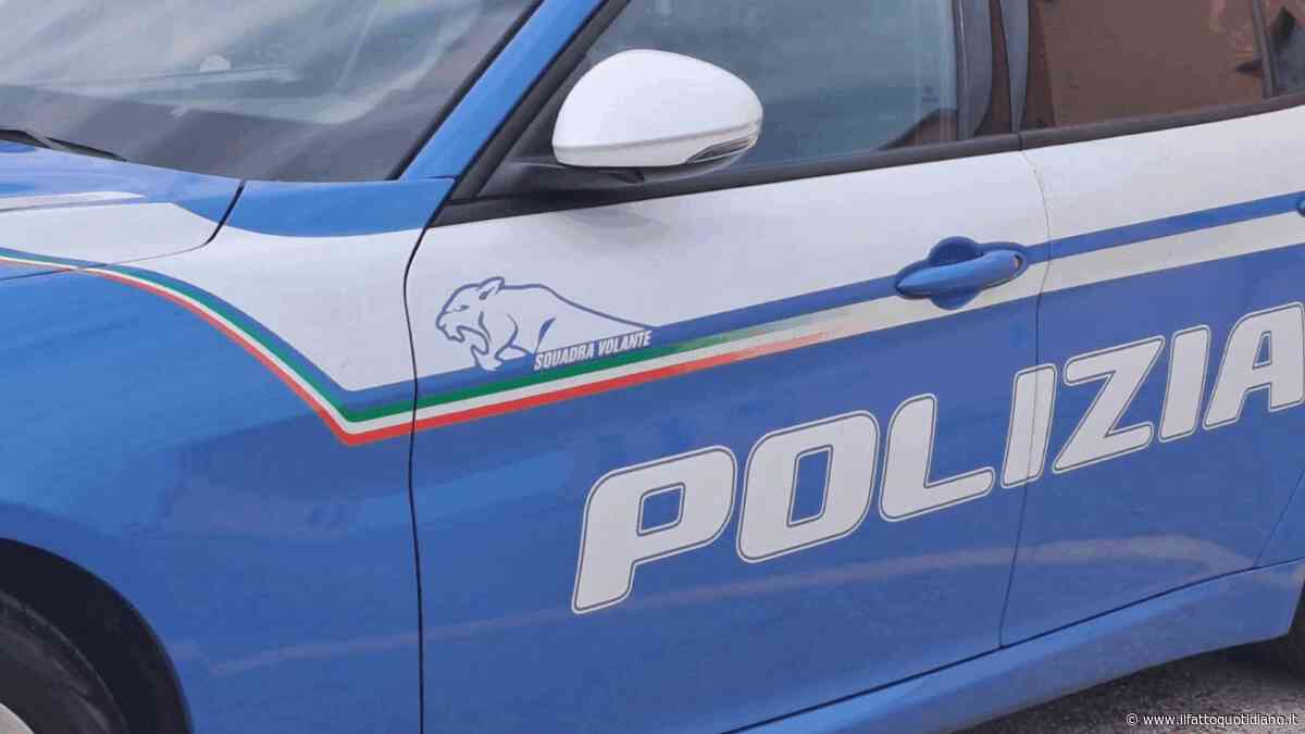 Bologna, un 42enne muore durante un controllo della polizia: era stato ammanettato. In un video l’arresto e le urla: “Aiuto, basta”