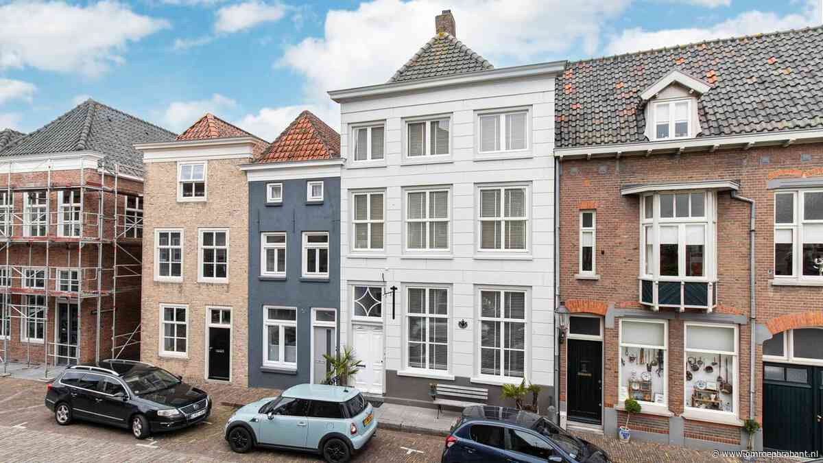 Monumentaal huis in Heusden te koop: ‘Groot, toch voelt het intiem'