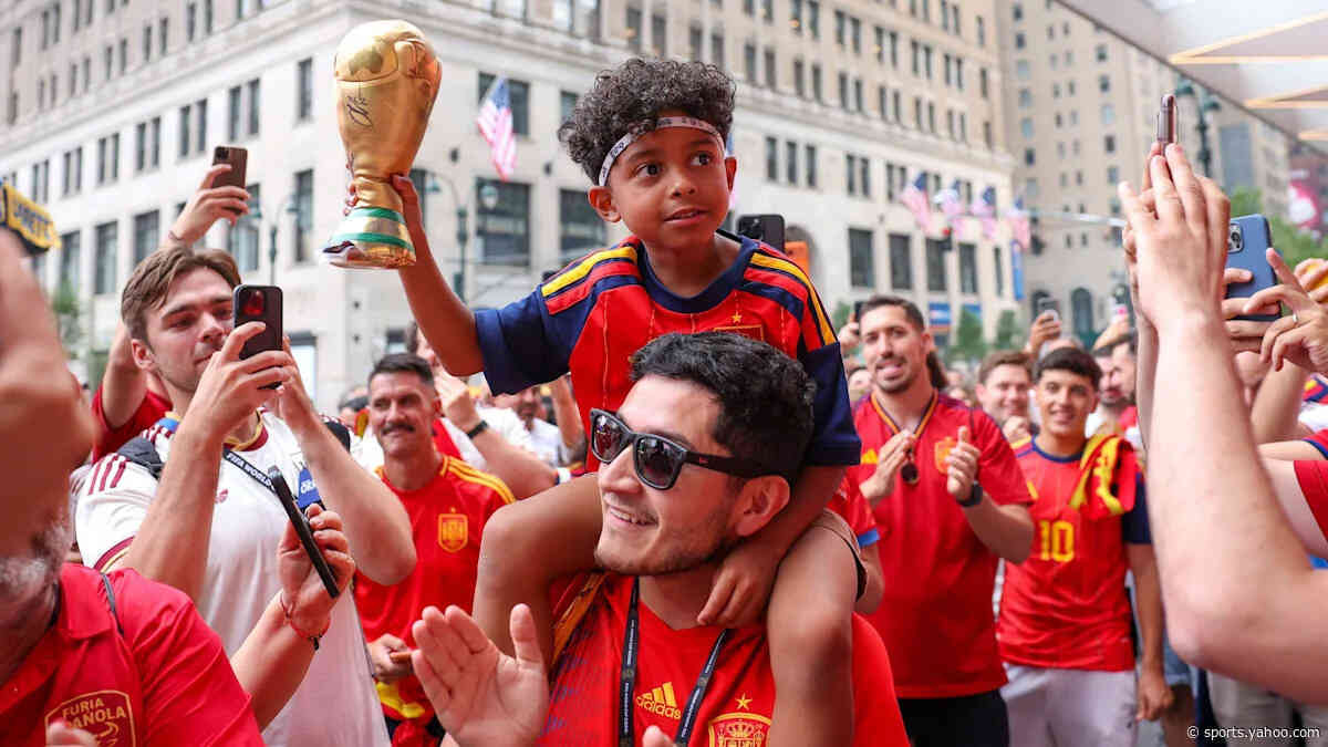 Fans descend on MetLife Stadium before Spain face Argentina in World Cup final