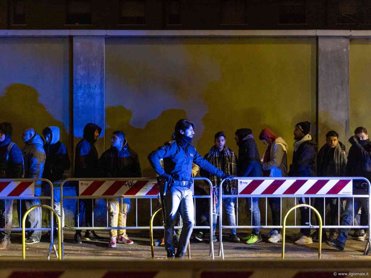 Così il mediatore culturale della questura intascava soldi dagli immigrati irregolari