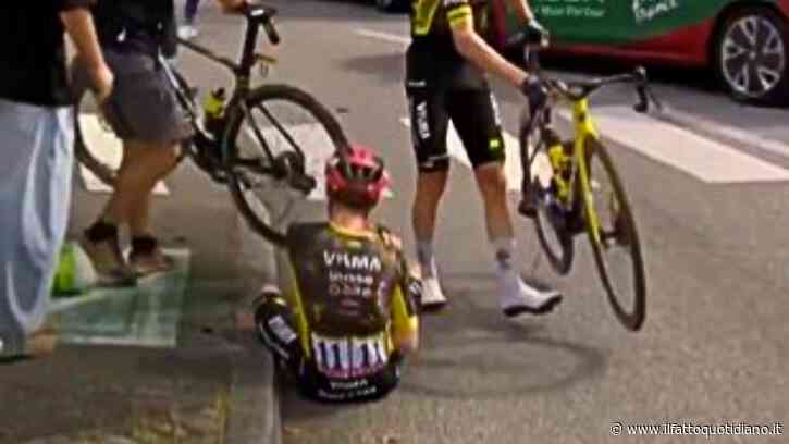 Choc Vingegaard: cade, va in ospedale in ambulanza e si ritira dal Tour de France. È finito a terra in una rotonda