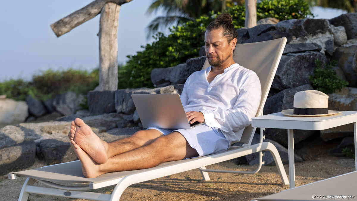 Zogenaamd thuiswerken gaat bijna mis: ’Ik zat bij een strandtent toen mijn manager belde’