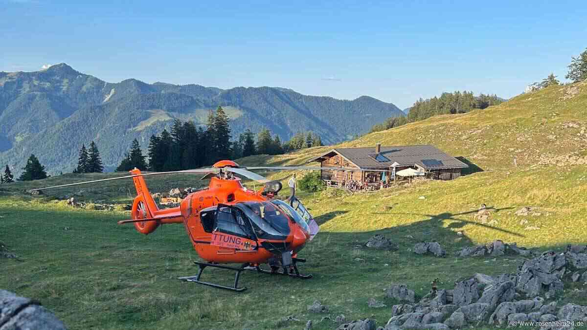 Radfahrerin (59) stürzt im Taubensee-Gebiet bei Unterwössen – „Christoph 14“ im Einsatz