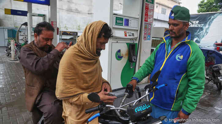 Pakistan to revise fuel prices daily; current account slips into $139 million FY26 deficit