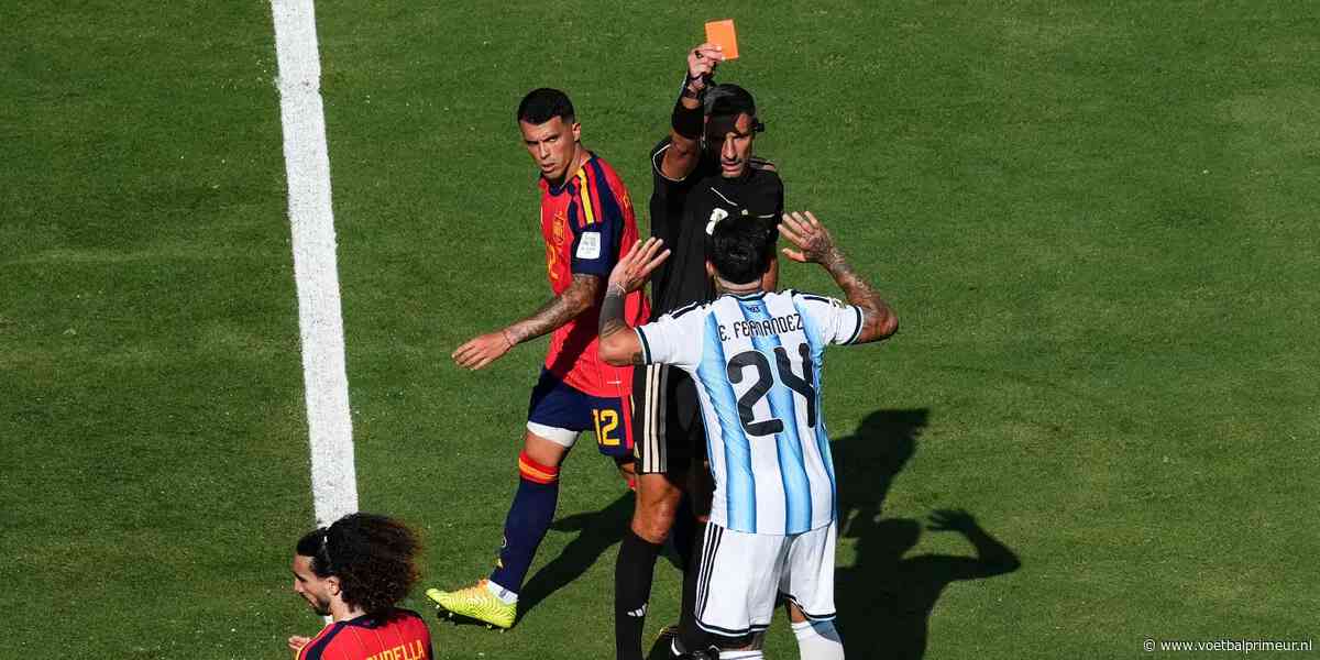 Ongekend: Argentinië met man minder tegen Spanje na bizarre gele kaarten Fernández