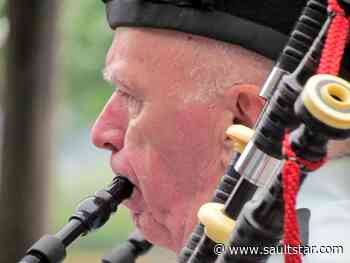 PHOTO GALLERY: Piping at the pub – tradition alive, well and loud