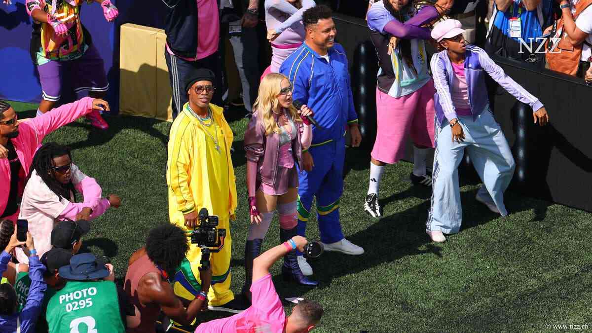 Eine kleine Horror-Show: Madonna, Shakira und Justin Bieber hetzten durch die 30-minütige Halbzeitpause des WM-Finals