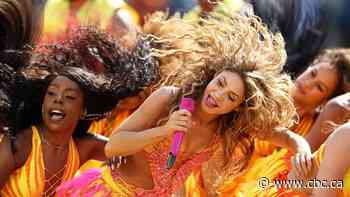 Colourful World Cup halftime performance brings out Shakira, Madonna and Justin Bieber