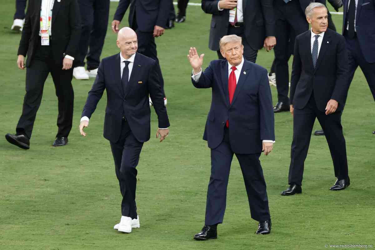 Pfeifkonzert für Trump und Infantino bei Siegerehrung