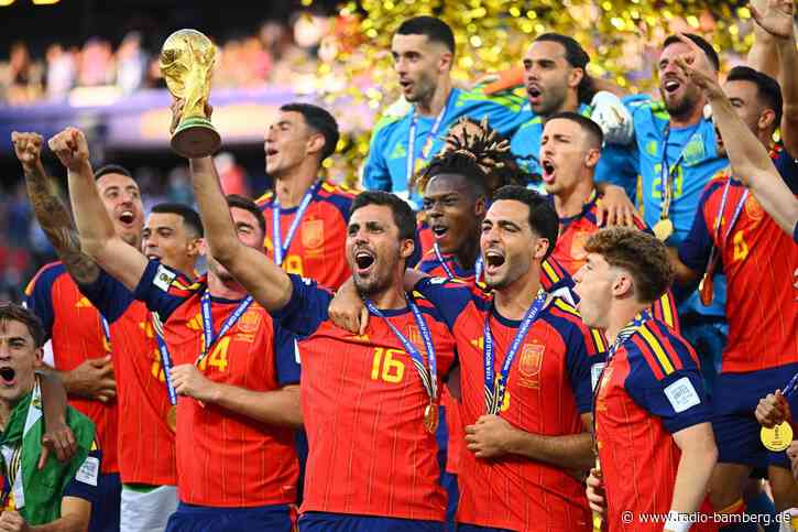 Pokal von Trump: Spaniens Weltmeister lassen Messi weinen
