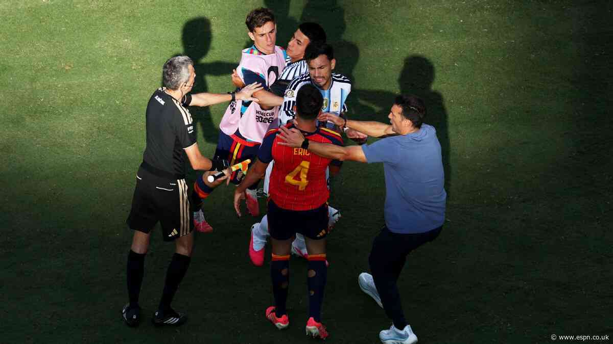 Hart leads Argentina criticism at FT: 'Disgusting'...