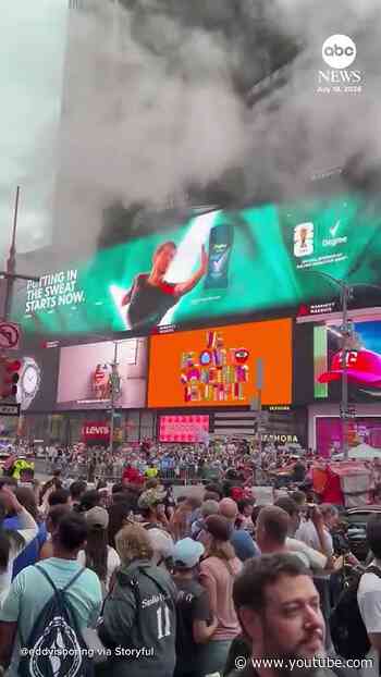 Argentina fans take over Times Square ahead of World Cup final