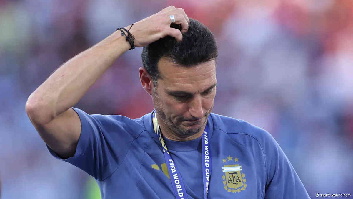 Scaloni leaves news conference in tears talking about his future