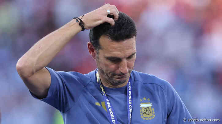 Scaloni leaves news conference in tears talking about his future
