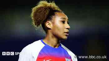 Palace sign England Under-23 striker Lloyd-Smith
