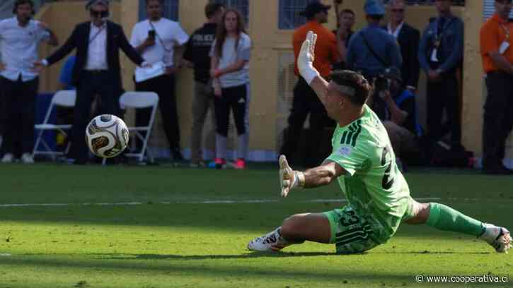 "Dibu" Martínez batió el récord de atajadas en una final de un Mundial