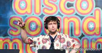 David (27) maakt zijn droom waar: ondanks beperking is hij dj op Vierdaagsefeesten