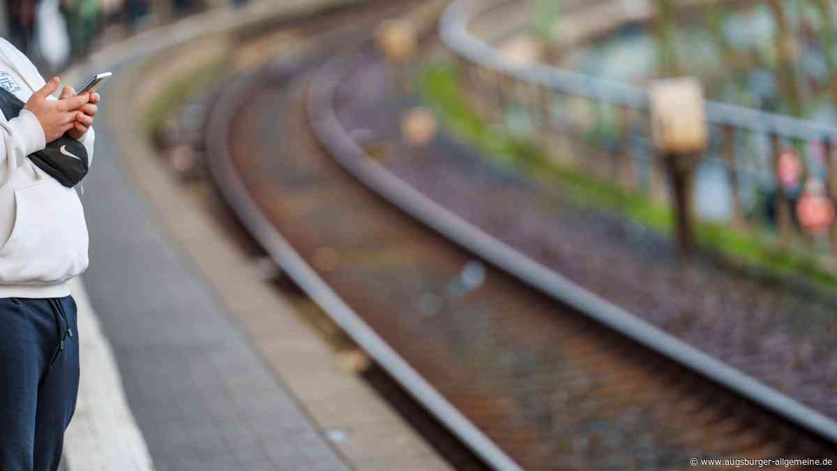 Streckensperrung in Augsburg: Oberleitungsreparatur stoppt Züge an der Morellstraße 