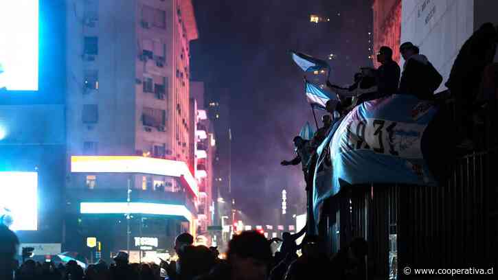 Desalojo de hinchas en Buenos Aires dejó al menos 12 detenidos