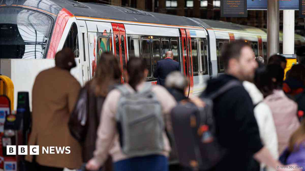 New early morning rail services for Gatwick