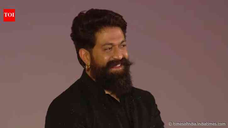 Yash blushes on receiving thunderous 'Daddy's Home' chants at 'Ramayana' event