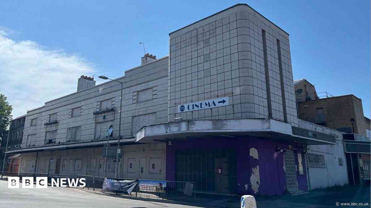 Plan to assess empty cinema building's future agreed