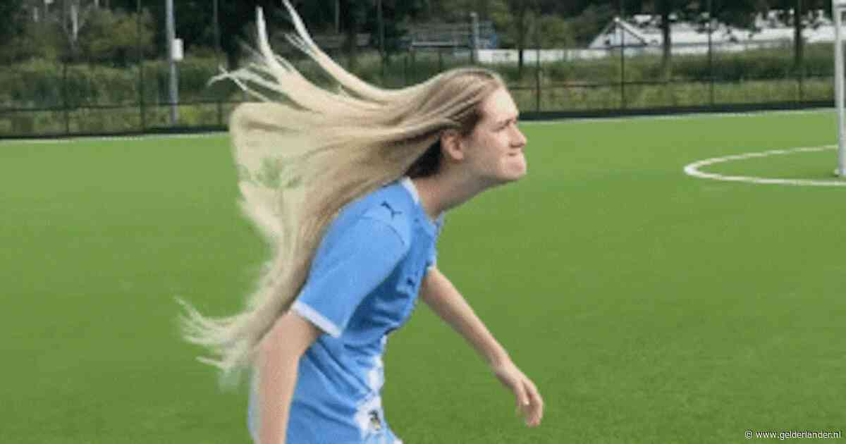 Nederlandse ‘zusjes’ van Haaland trekken 120 miljoen views met imitatie: ‘Natuurlijk heb ik wel een shirt aan’