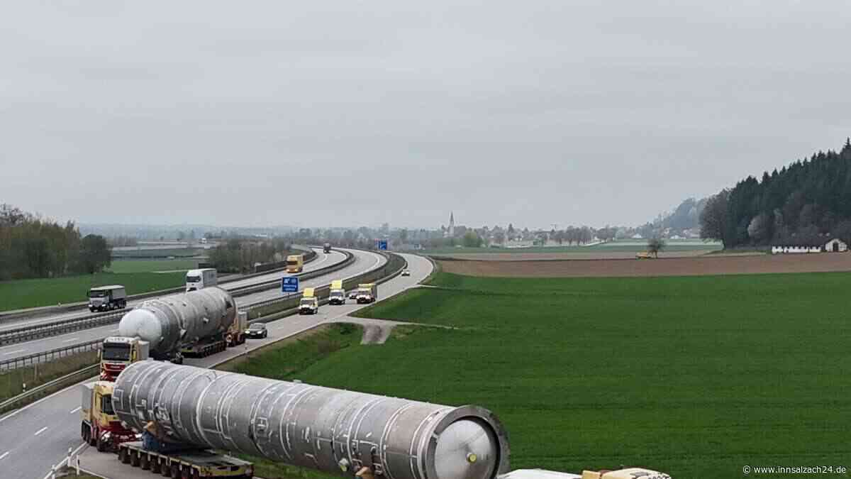 179 Tonnen schwer: Riesiger Linde-Transport rollt Richtung Passau – Ziel ist Cape Canaveral
