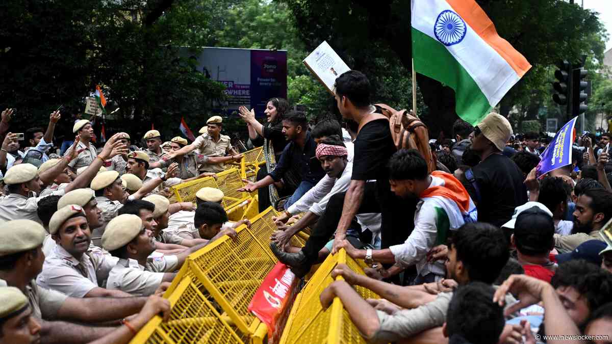 Ordediensten en demonstranten slaags in New Delhi tijdens ’kakkerlakkenprotest’