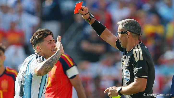Fernandez sent off as Argentina lose World Cup final