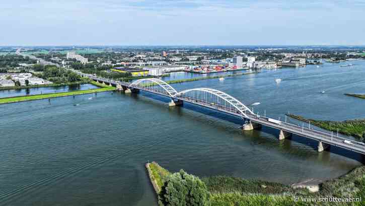 Vrachtverkeer mag niet meer over Merwedebrug (A27) vanwege verzwakte constructie