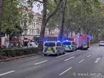 KVB-Unfall in Köln - Auto fährt auf Bahnschienen
