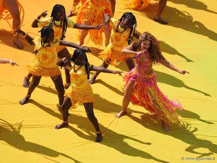 Finale Mondiale 2026, tutti pazzi per Shakira: indossa un abito con 200 mila cristalli Swarovski