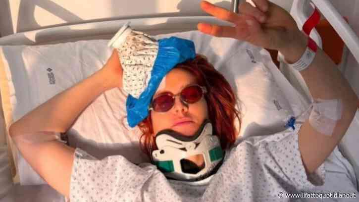 Parla Noemi dopo la caduta dal palco: “Devo fermare il tour per 4 settimane. Mi sono presa un grande spavento, qualche acciacco e un po’ di dolore. Ma sto bene”