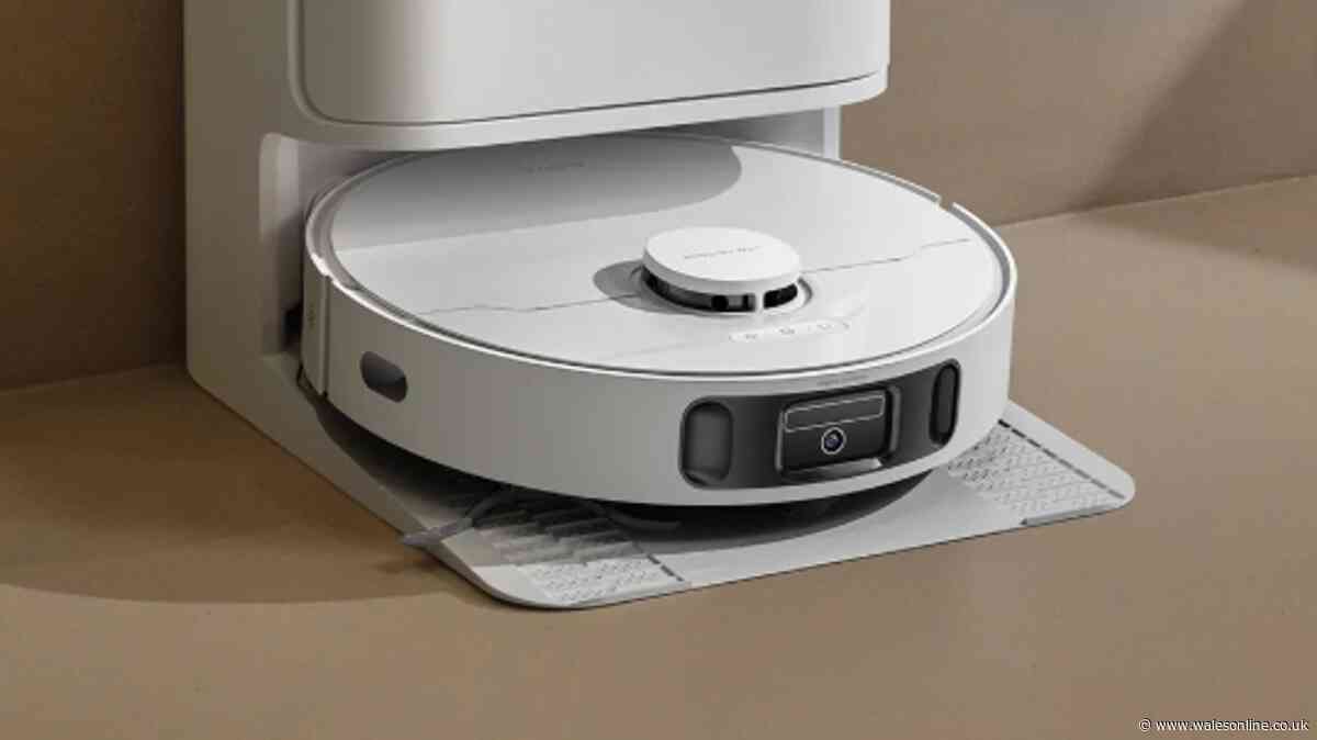 Robot vacuum cheaper than Amazon with £139 off leaves carpets looking 'brand new'