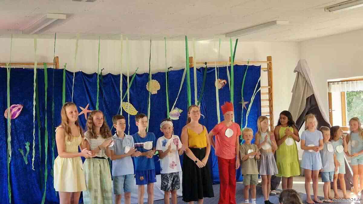 Kinderchor aus Oberneukirchen begeistert mit Musical „Regenbogenfisch“