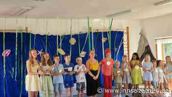 Kinderchor aus Oberneukirchen begeistert mit Musical „Regenbogenfisch“
