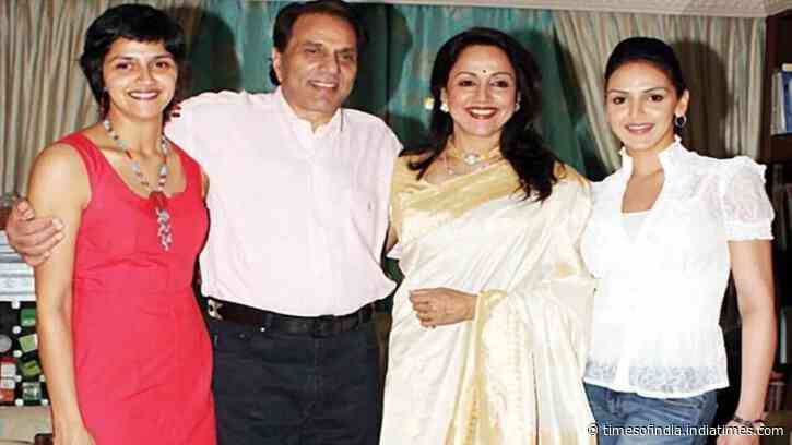 Hema Malini breaks into tears, says it's been a struggle for Esha, Ahana after Dharmendra's death