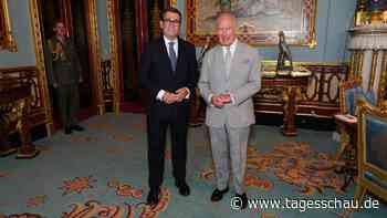 Andy Burnham ist neuer Premierminister in Großbritannien