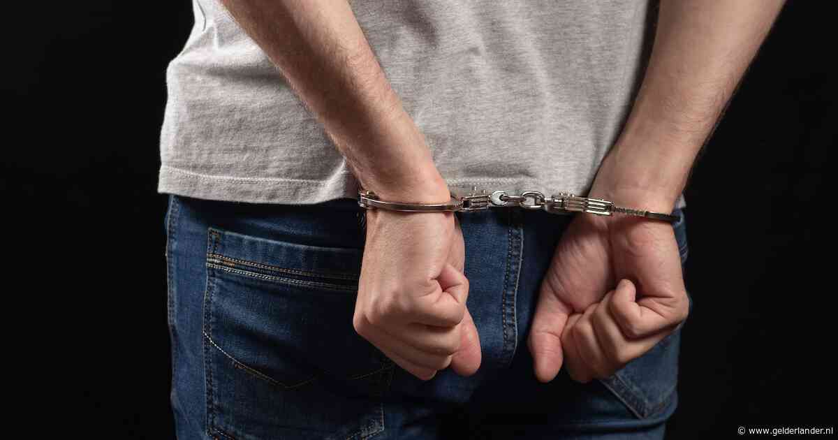 Medewerkers PI Vught zaten met handboeien aan tafel vast bij gijzeling: ‘Waren doodsbang’