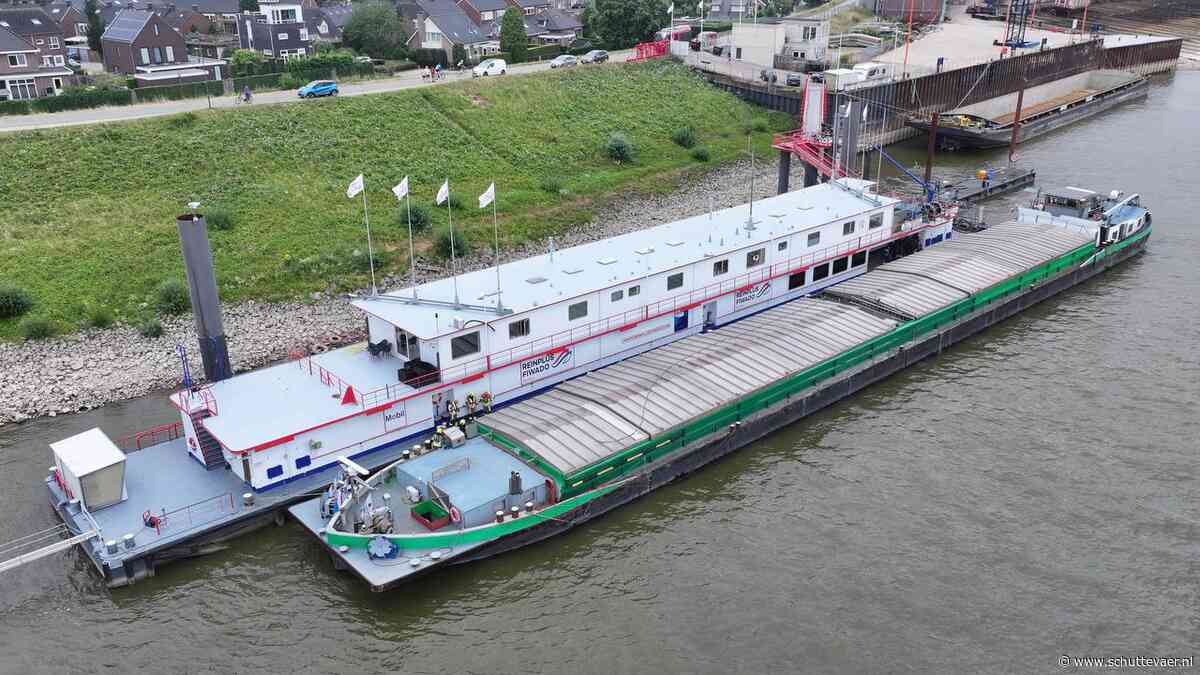Brandweer ingezet bij lekkage machinekamer binnenvaartschip