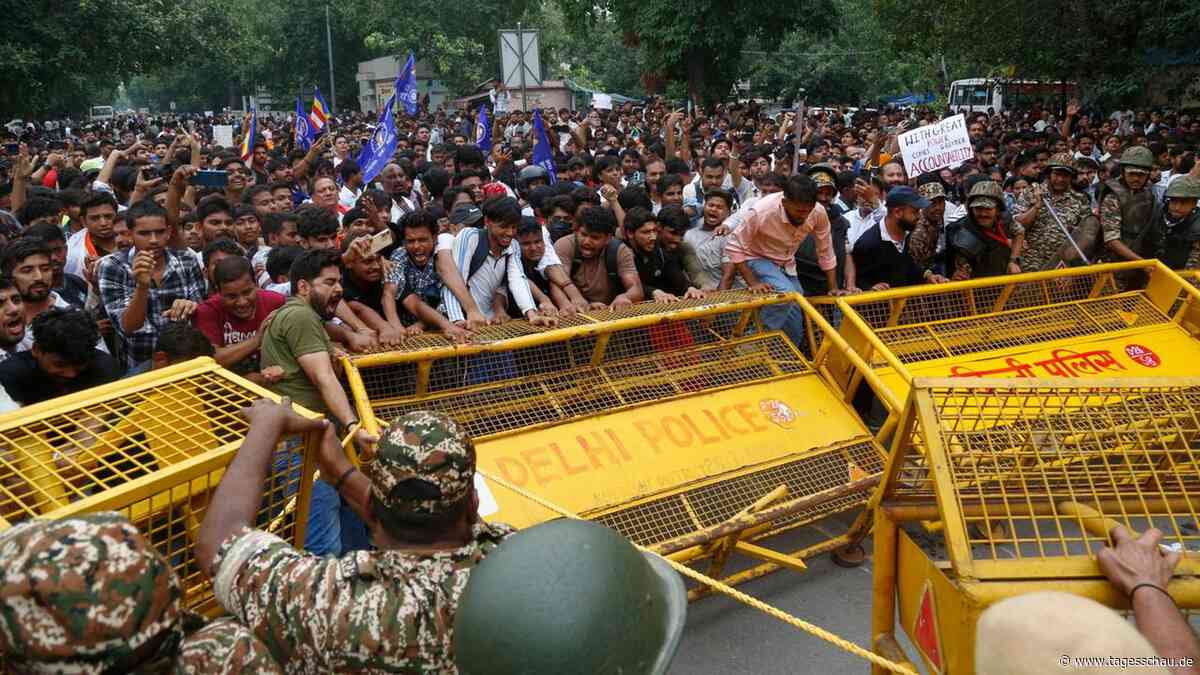 Proteste in Indien: "Cockroach"-Demo gegen Regierung in Neu-Delhi
