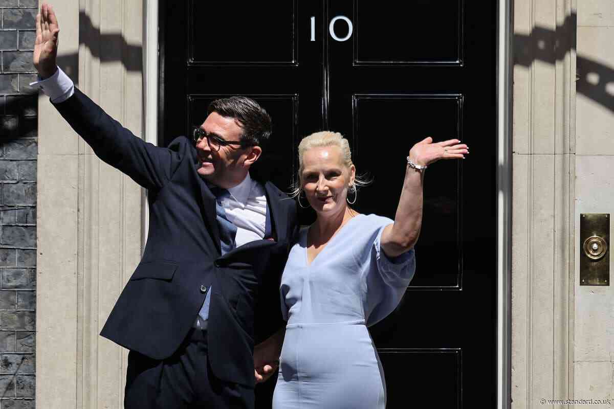 Andy Burnham latest LIVE: New Prime Minister enters Number 10 to wild applause before huge Cabinet reshuffle
