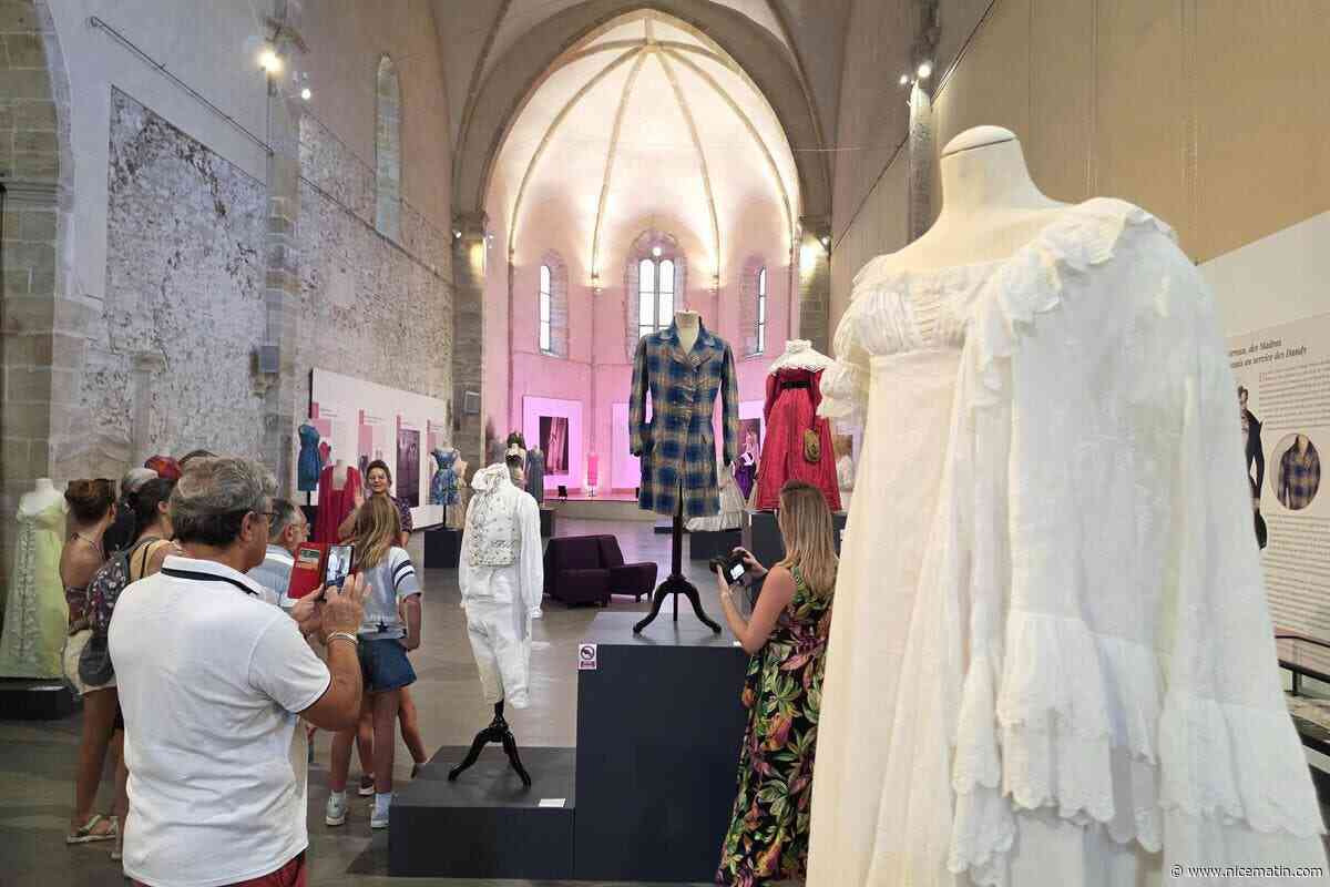 Quand une simple fibre végétale de coton a fait voler les corsets en éclats... L’exposition « L’Été à la mode » à découvrir à la chapelle de l’Observance