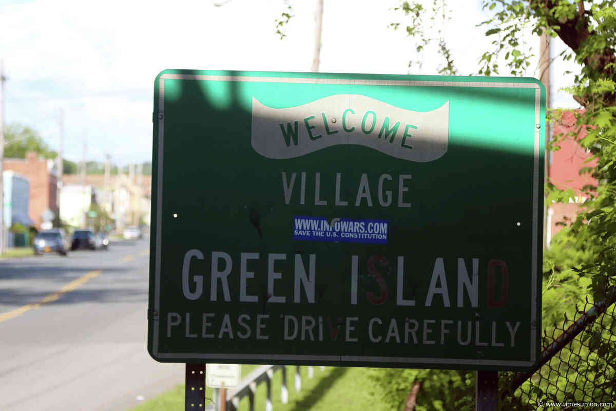 Lightning strike sets fire to Green Island home, displacing 6