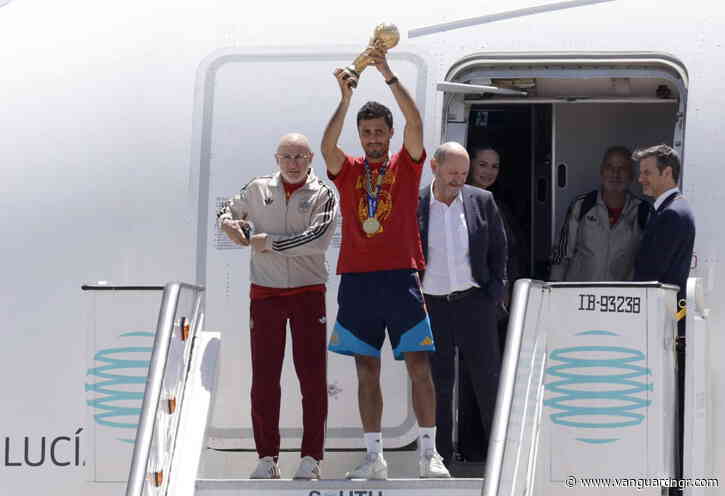 Plane carrying Spain’s World Cup winning team lands in Madrid